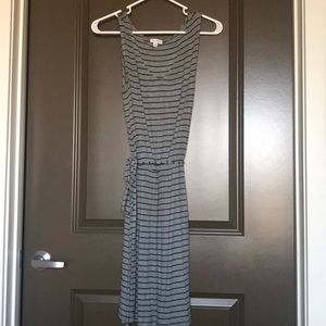 💰Gray dress with black stripes.